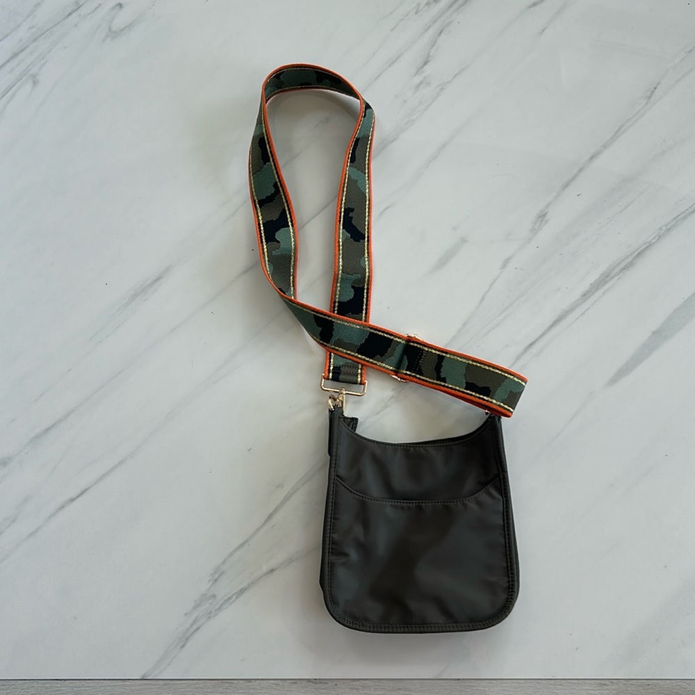 Ah•dorned purse